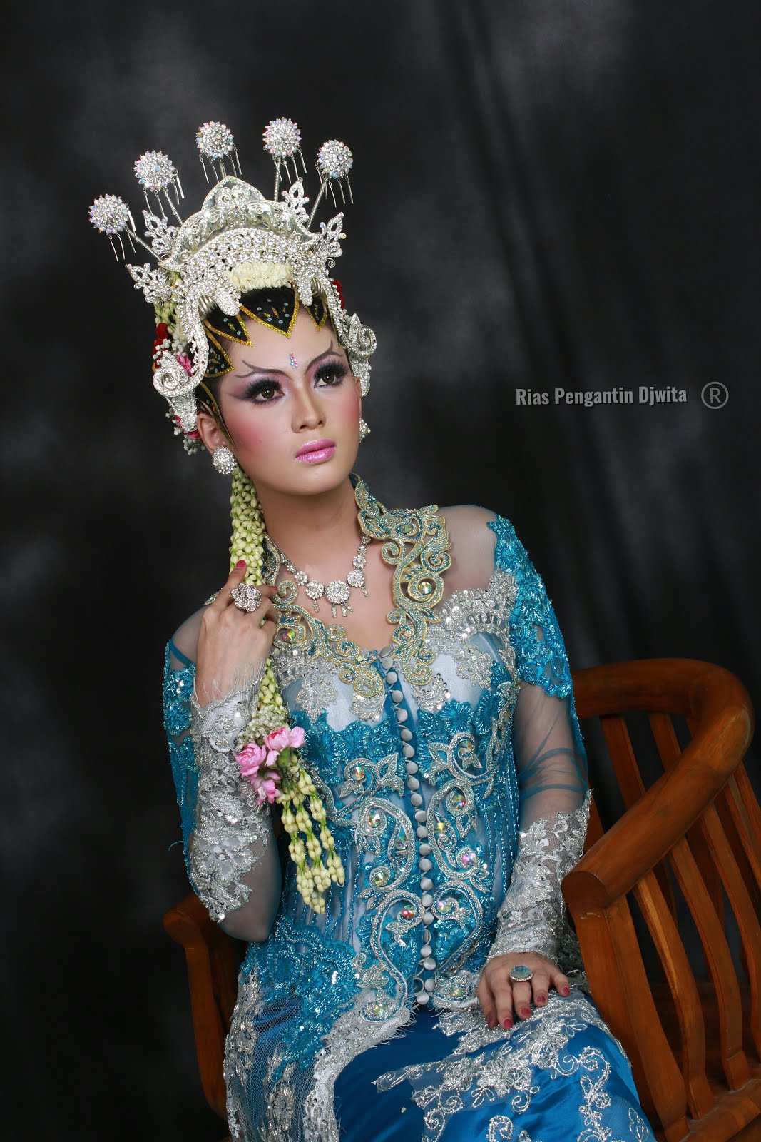 Kursus Rias  Pengantin  I Make Up Adat dan Bridal Rias  