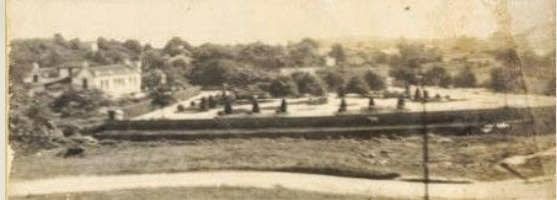 Praça cinco de julho. Começou a ser construída em 1924 e foi finalizada em 1934. Imagens: Memor