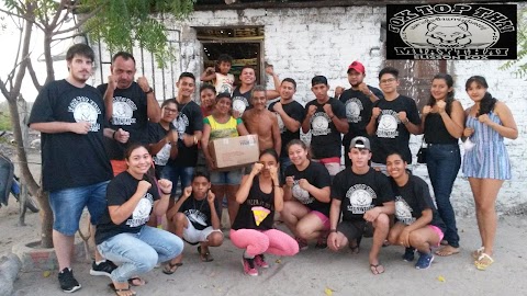 Natal Feliz, Elisson Fox Muaythai e integrantes da academia fazem doações de cestas básicas para famílias de Anapurus