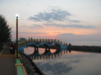 Jembatan cinta Pantai Pasir Kencana Pekalongan