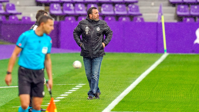 Sergio González, el entrenador del Valladolid, sale muy cuestionado de este partido. REAL VALLADOLID C. F. 0 DEPORTIVO ALAVÉS 2. 25/10/2020. Campeonato de Liga de 1ª División, jornada 7. Valladolid, estadio José Zorrilla.