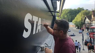 traditional signwriters near london