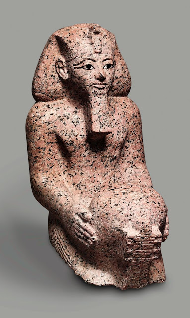 Kneeling statue of Hatshepsut