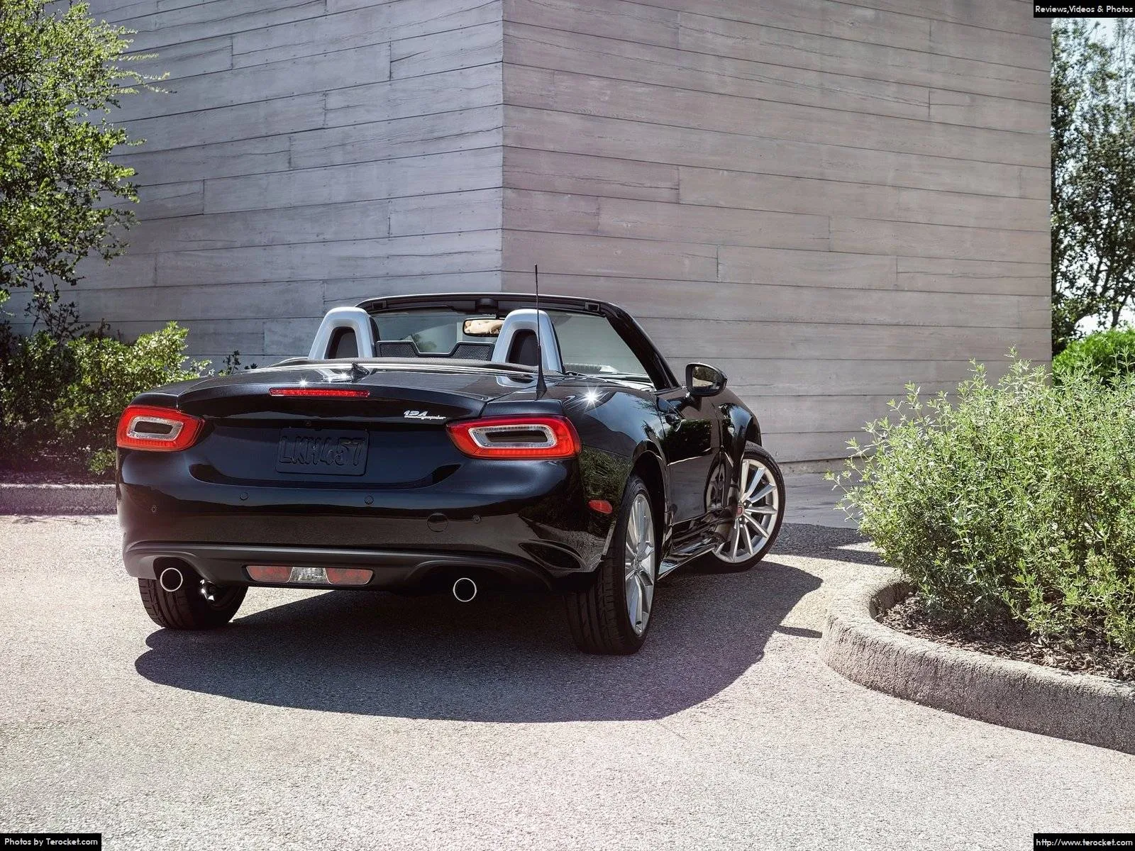 Hình ảnh xe ô tô Fiat 124 Spider 2017 & nội ngoại thất