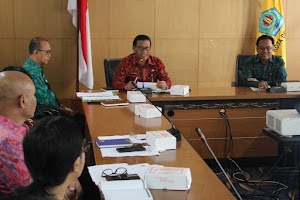    Sekda Alit Wiradana Hadiri Rapat Evaluasi TPKAD Denpasar dengan OJK  
