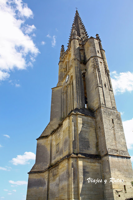 campanario de la iglesia monolítica de Saint Emilion