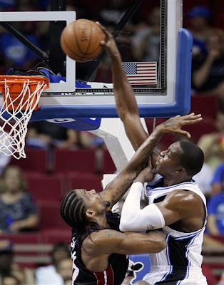 dwight howard dunks on kobe bryant. Dwight Howard does Haslem