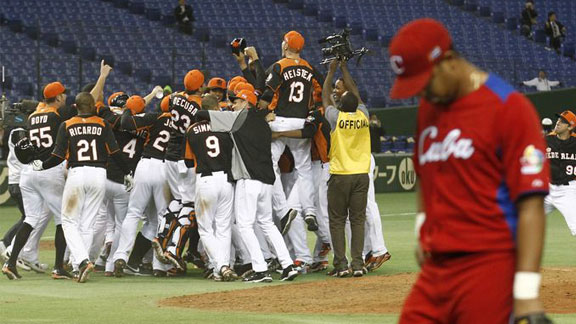 La escuadra cubana que toma parte en la 29 Semana Beisbolera de Haarlem, Holanda, archivó su cuarta derrota de la lid, tras caer 6-4 ante el combinado local