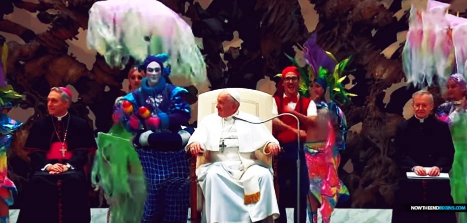 Papa Francisco recebe uma apresentação estranha no salão que parece reptiliano 