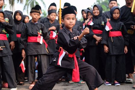 Get closer to traditional clothes throughout Indonesia