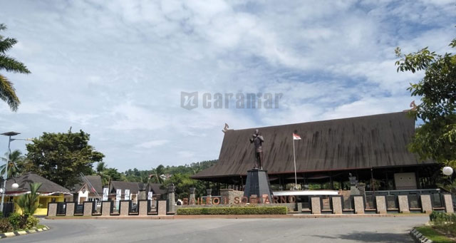 Baileo dan Monumen Ir. Soekarno