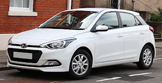 Une Hyundai i20 blanche