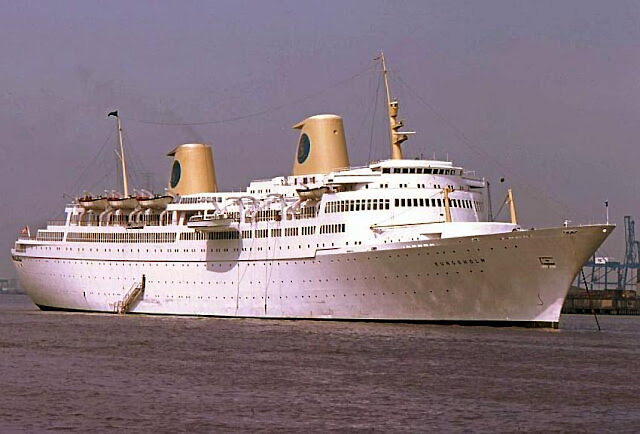 KUNGSHOLM IV with FLAGSHIP CRUISES logo