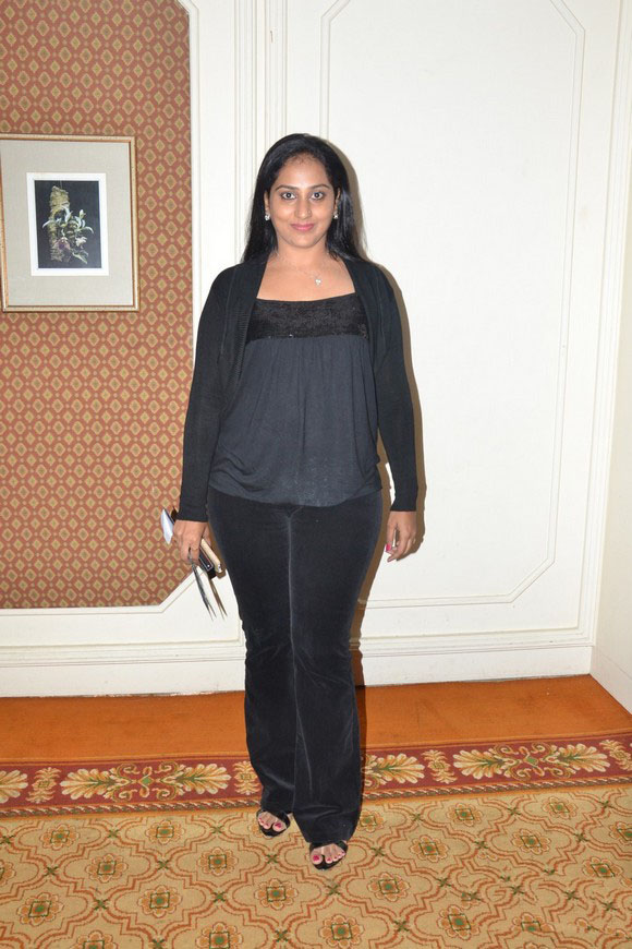TV Actress Gayathri in Black Spicy Dress Photo Gallery