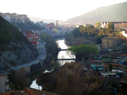 Vista sobre el Cardener i Súria des del capdamunt de les Costes de la Grau