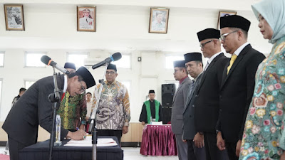 Herman Azmar Dilantik Bupati Safaruddin Jadi Sekda Definitif