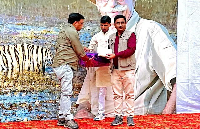 Dr. Kamlesh Sharma receiving the People and Nature Services to Wildlife Award