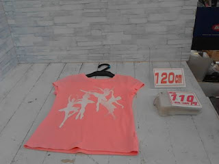 中古品　子供服　１２０㎝　ピンク×バレリーナプリント　半袖Tシャツ　１１０円
