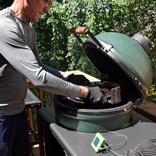 Putting a cast iron plate setter ConvEGGtor in a big green egg for indirect grilling