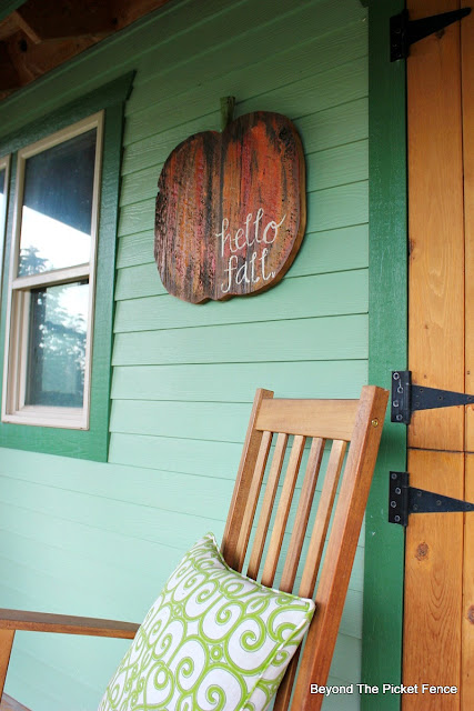 pumpkin sign, fall decor, wood pumpkin, jigsaw, hello fall, http://goo.gl/RHR2Yq