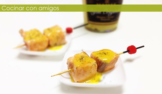 http://cocinarconamigos.blogspot.com.es/2013/10/brocheta-de-salmon-la-naranja.html