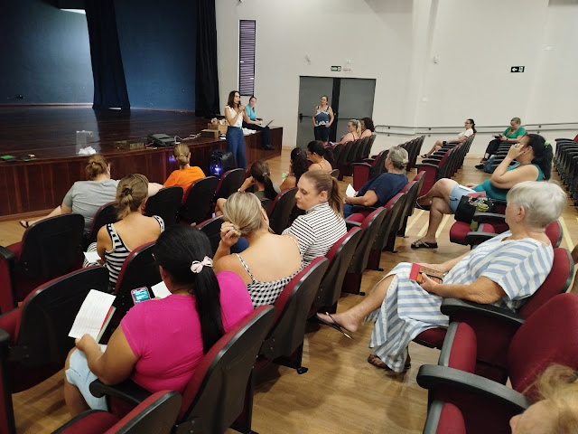 Judith Sendtko esteve na assembleia do Sindicato dos Professores Municipais