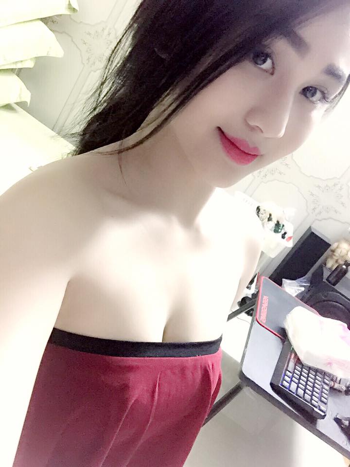 Thúy Vy hot girl hàng vếu khủng