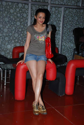 Actress Surveen Chawla Hot Photos