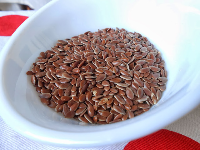 English : Flax seed ; Tamil : Aali vidhai