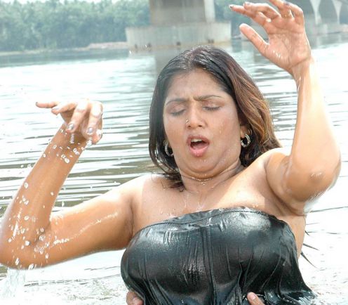 Bhuvaneshwari hot mallu aunty photos spicy