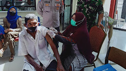 TNI-POLRI Lakukan Pengamanan Kegiatan Vaksinasi di Wilayah Kecamatan Juntinyuat