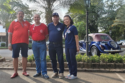 As camisas do Clube MP Lafer Brasil e do MP Lafer Auto Clube do Paraná na mesma foto: Romeu, Walter, Pedro e Terumi Santana.