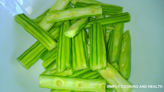 Moringa pods sliced