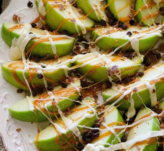 Caramel Apple Nachos #desserts #falltreats