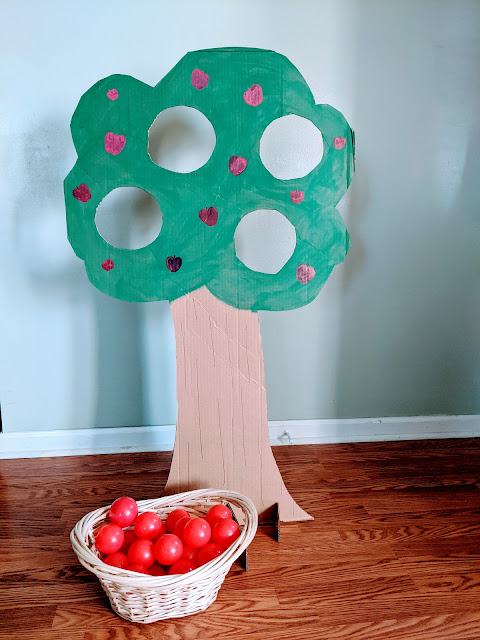 apple toss, apple tree toss, apple party, apple game, homemade game, kids game, DIY game, fall game, cardboard game, apple tree