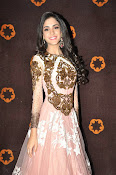 Kanika Kapoor glamorous photos-thumbnail-1
