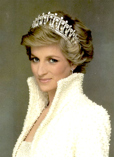 princess diana wedding tiara. Princess Diana wearing the