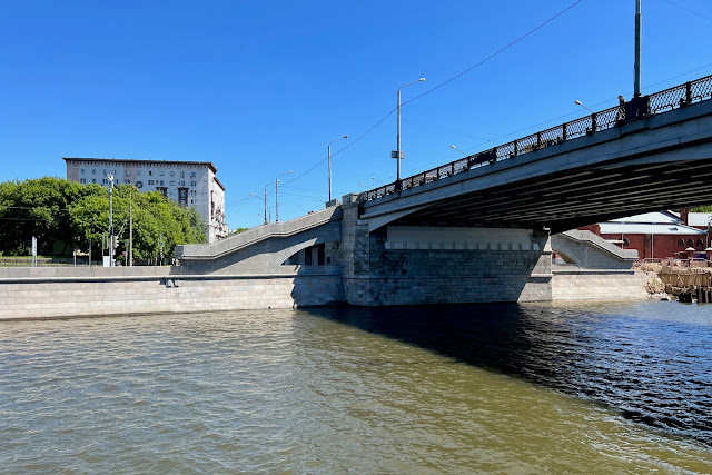 Москва-река, Краснохолмская набережная, Новоспасский мост