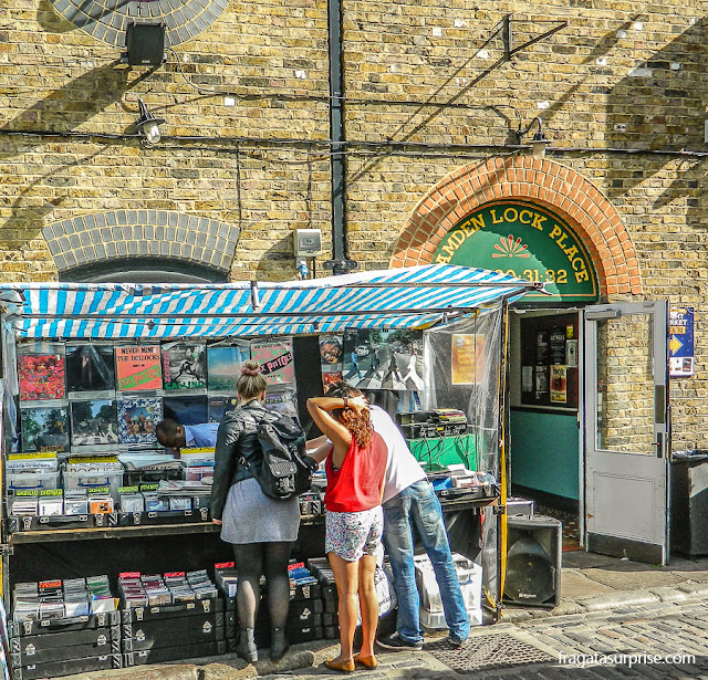 Mercado de rua em Camden Town, Londres