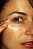 woman applying anit-wrinkle mask