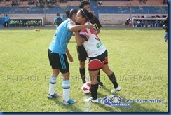 saludo de capitanas y sorteo de cancha e inicio del juego. (2)