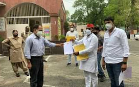 मेरठ : प्राइवेट हॉस्पिटलों की मनमानी के खिलाफ सपा कार्यकर्ताओं का प्रदर्शन 