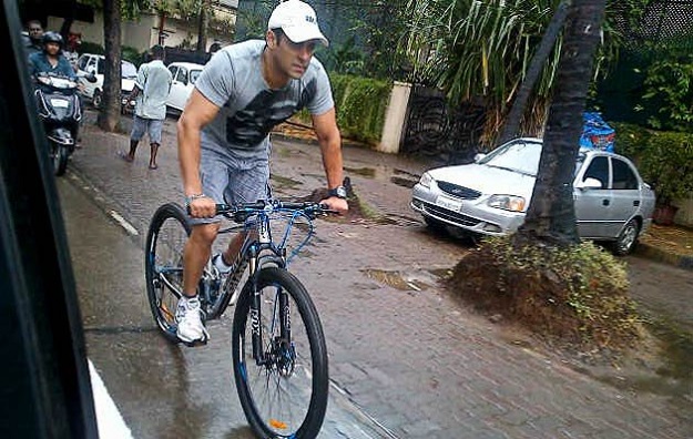 salman khan doing cycling