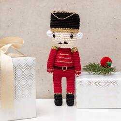 cascanueces amigurumi patrón gratis