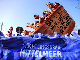 http://www.rp-online.de/politik/ausland/700-fluechtlinge-sterben-im-mittelmeer-aid-1.5027931