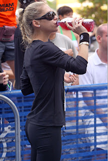 Sexy Anna Kournikova in Black Tennis Outfit