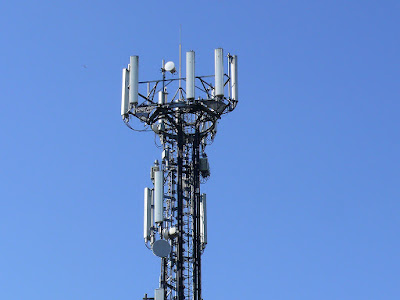 Phone-Mast-Tower-Picture-Close_Up-UK