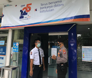 Patroli Perbankan, Petugas Berikan Himbauan Kamtibmas Kepada Security Bank