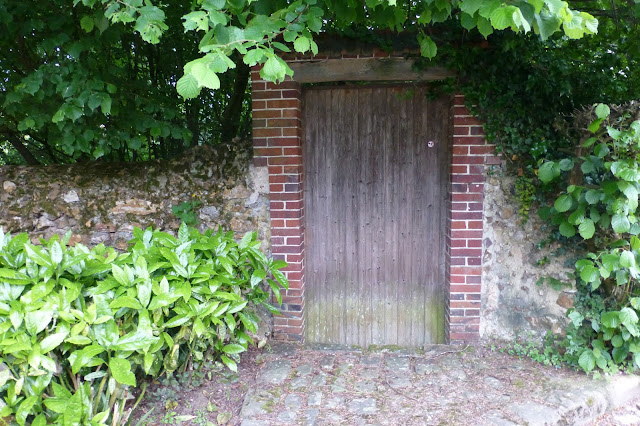 derrière la porte mystère ou jardin secret