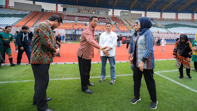 Pengelolaan Stadion GBLA dan Sidolig Bandung Diserahterimakan